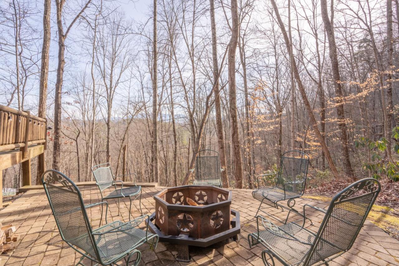 Moonshine Ridge Cabin With Hot Tub And Fire Pit Pigeon Forge Exterior photo