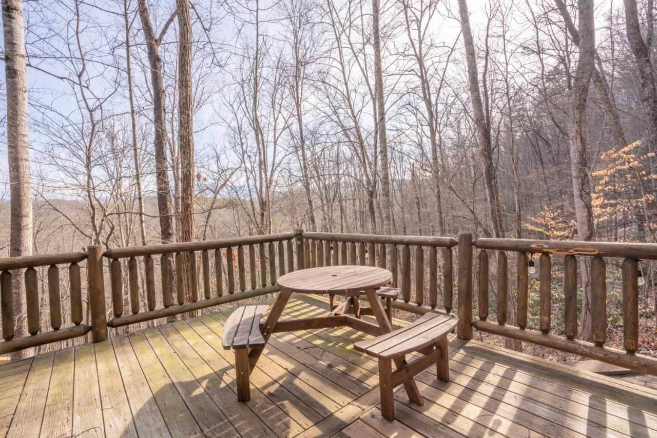 Moonshine Ridge Cabin With Hot Tub And Fire Pit Pigeon Forge Exterior photo