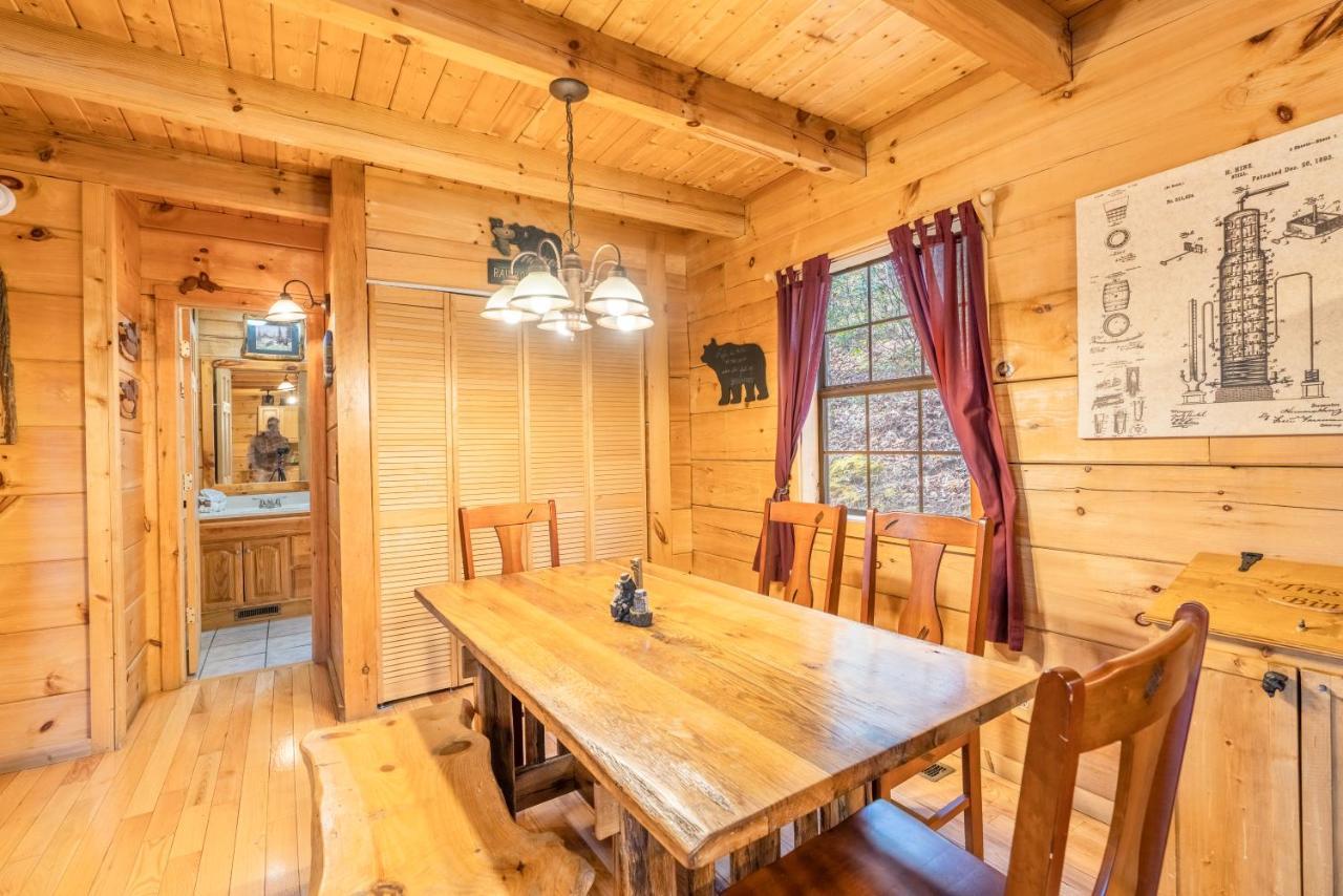 Moonshine Ridge Cabin With Hot Tub And Fire Pit Pigeon Forge Exterior photo