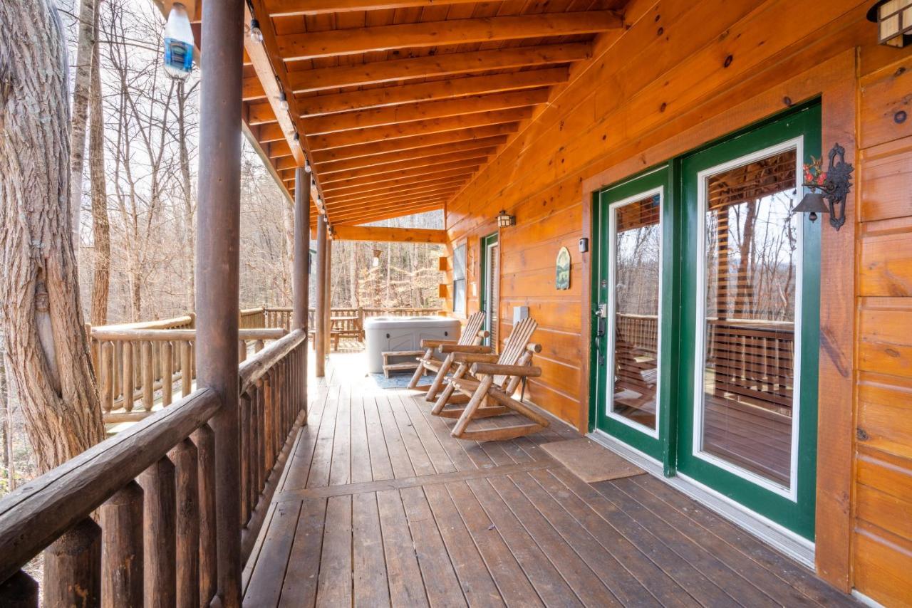 Moonshine Ridge Cabin With Hot Tub And Fire Pit Pigeon Forge Exterior photo