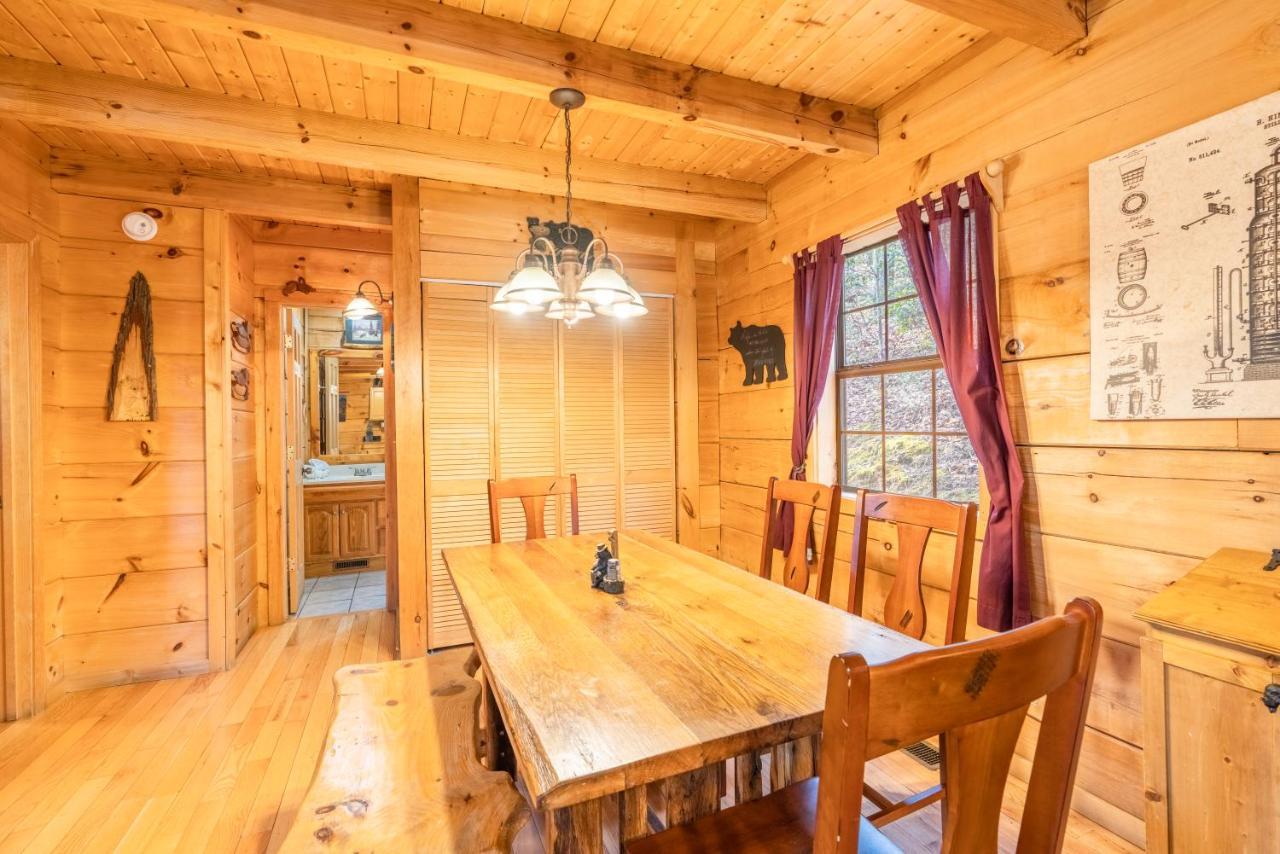 Moonshine Ridge Cabin With Hot Tub And Fire Pit Pigeon Forge Exterior photo
