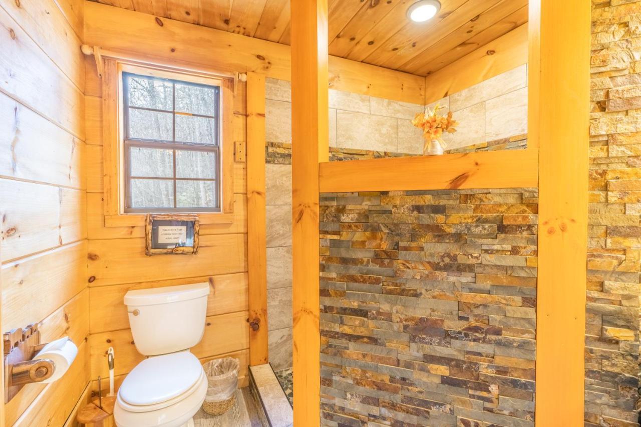 Moonshine Ridge Cabin With Hot Tub And Fire Pit Pigeon Forge Exterior photo