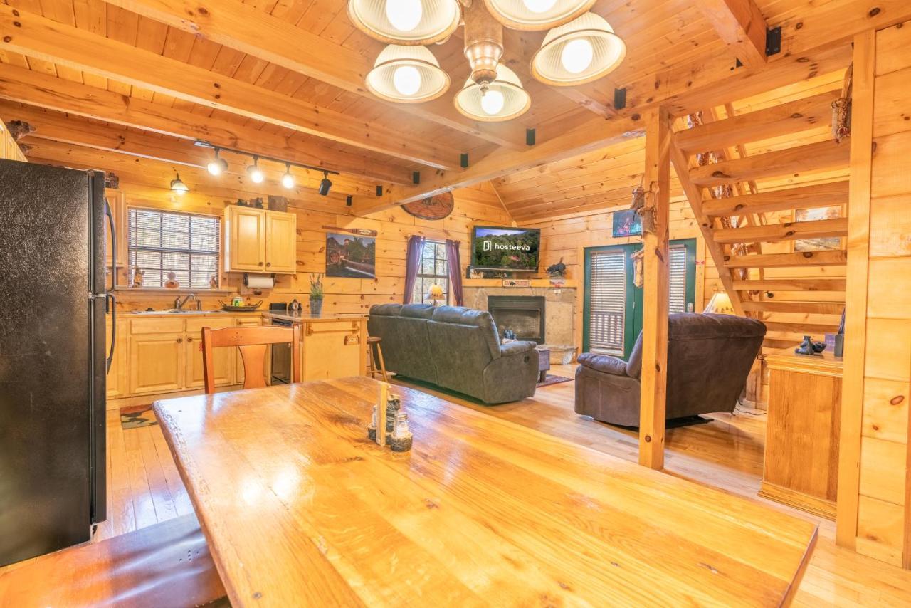 Moonshine Ridge Cabin With Hot Tub And Fire Pit Pigeon Forge Exterior photo